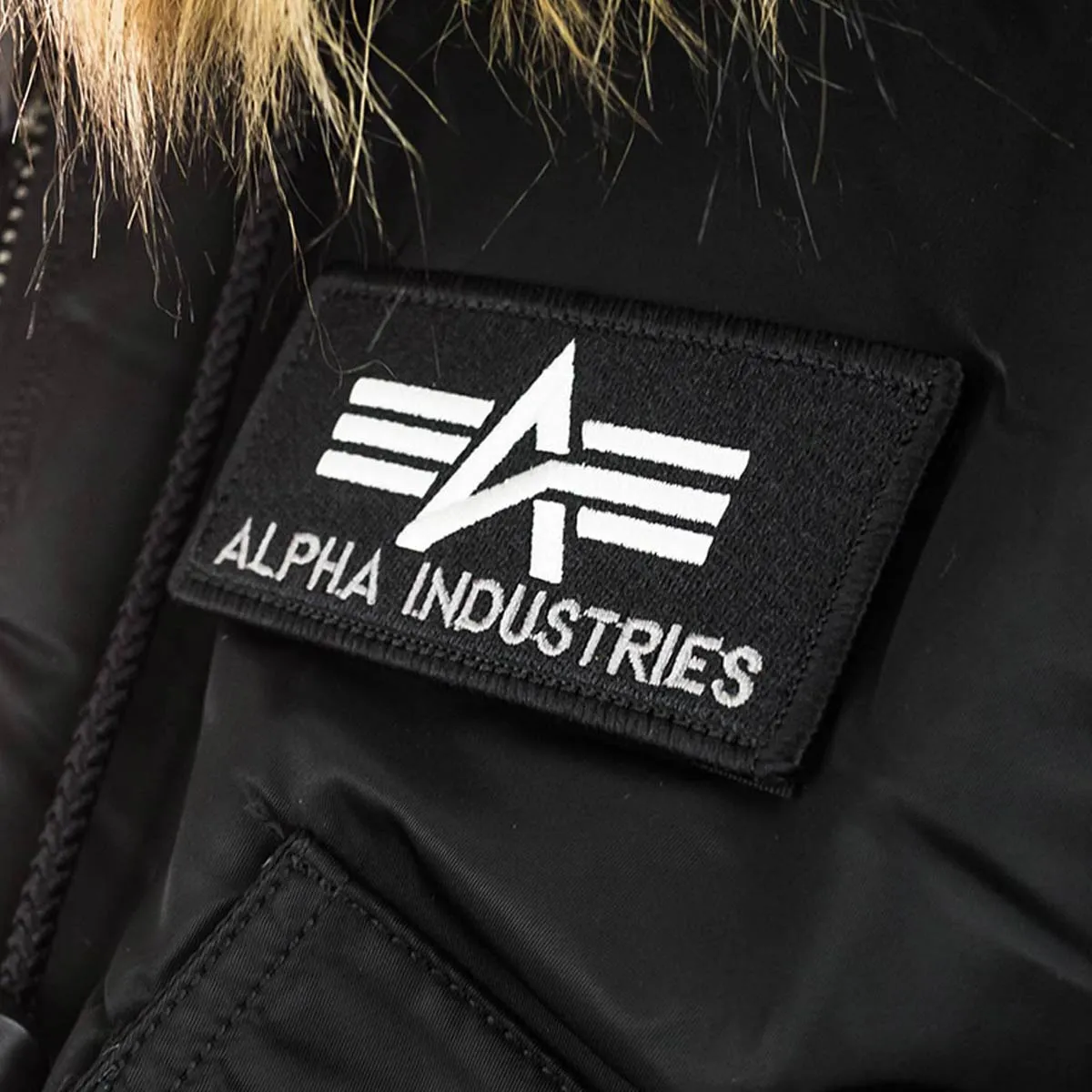 Alpha Industries Inc 45P Hooded Custom Bomber Jacke 113145-285 - schwarz-reflektierend