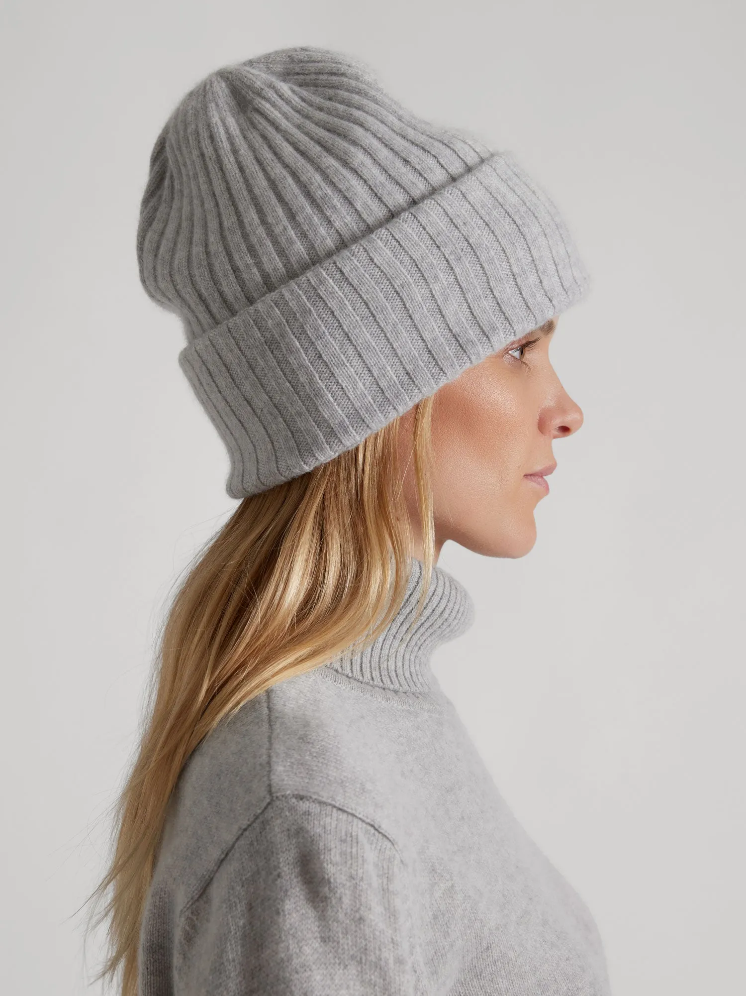 Cashmere beanie "Oda" - light grey