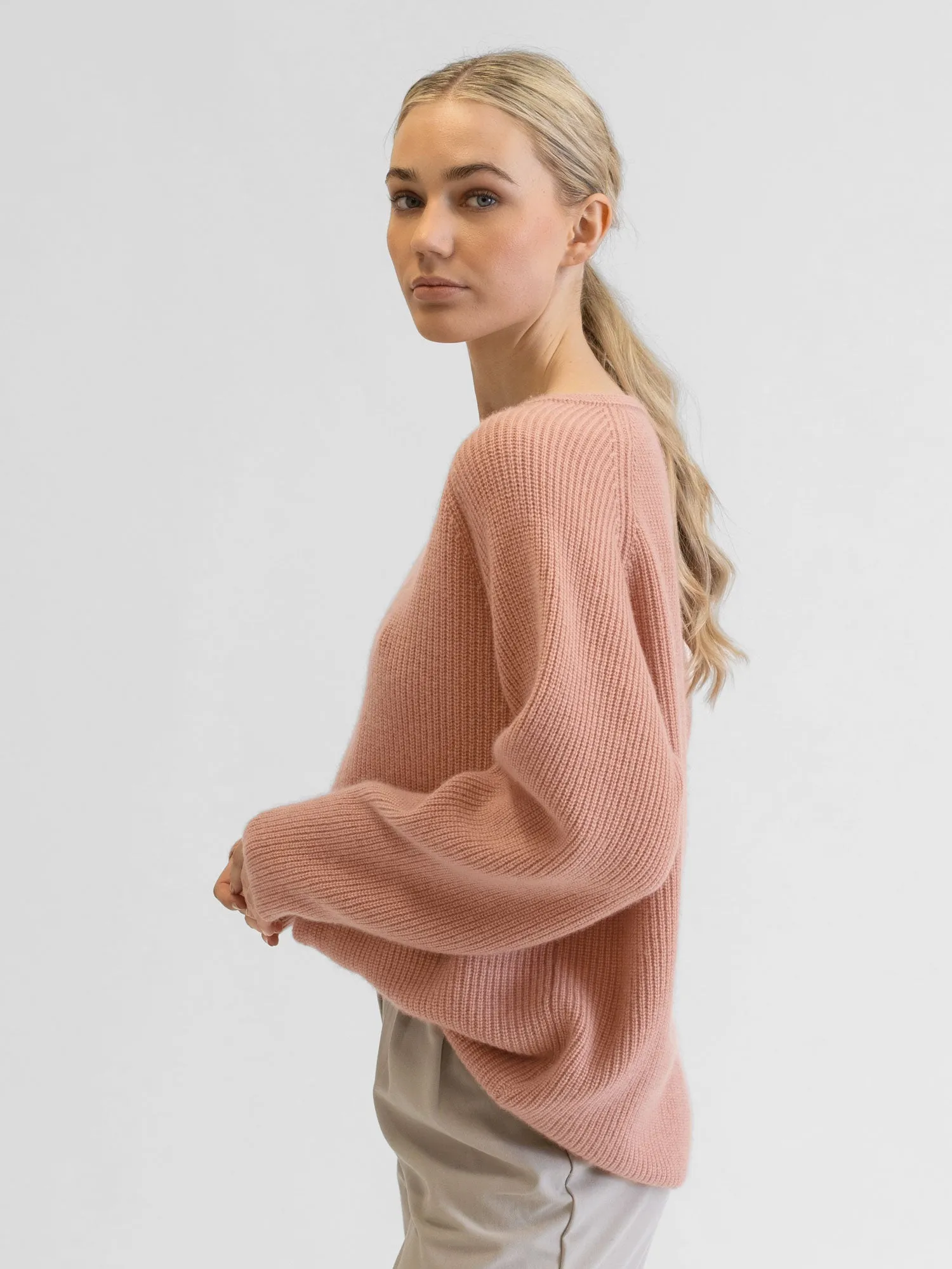 Cashmere sweater "Maya" - peachy pink