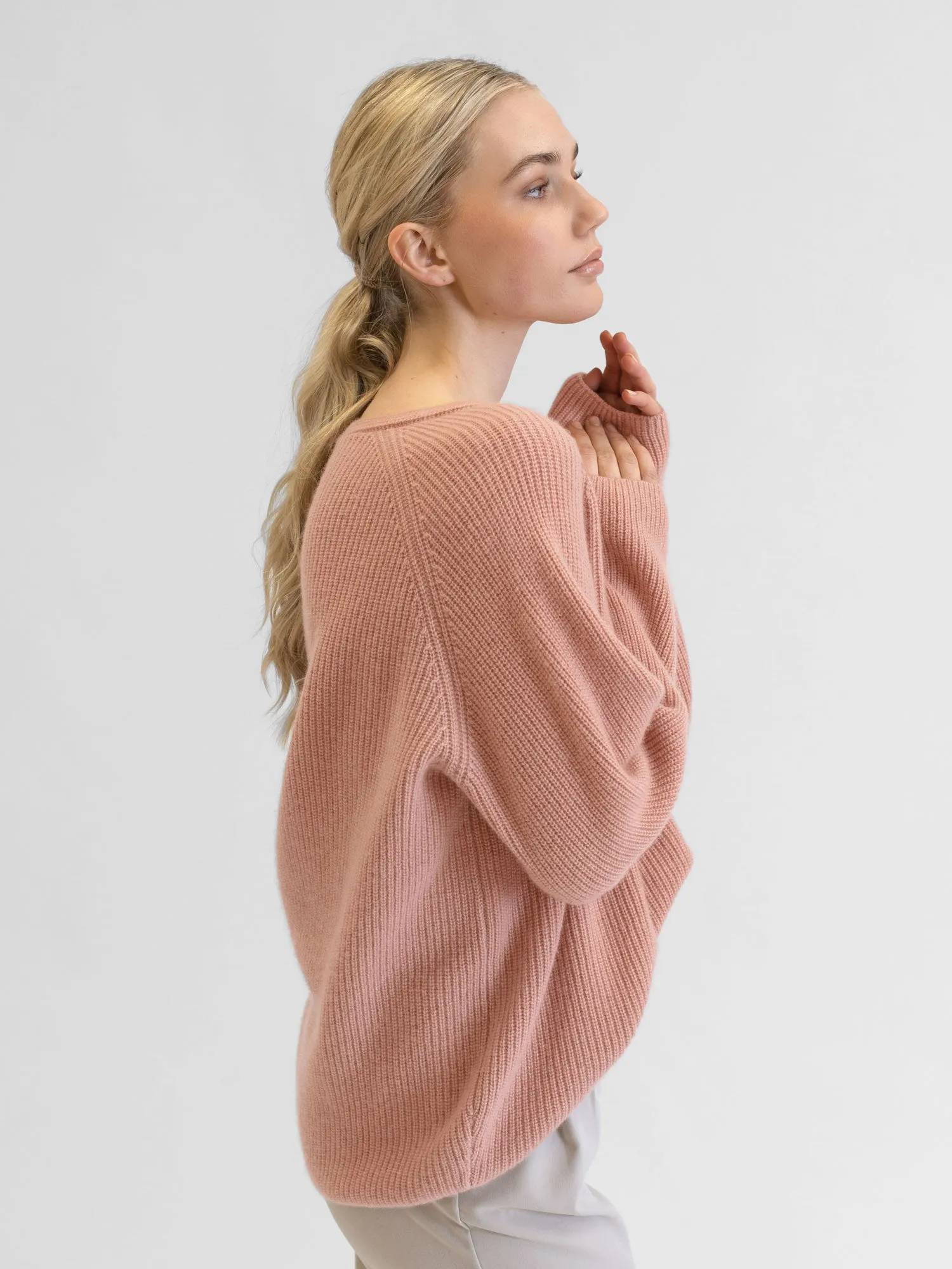 Cashmere sweater "Maya" - peachy pink