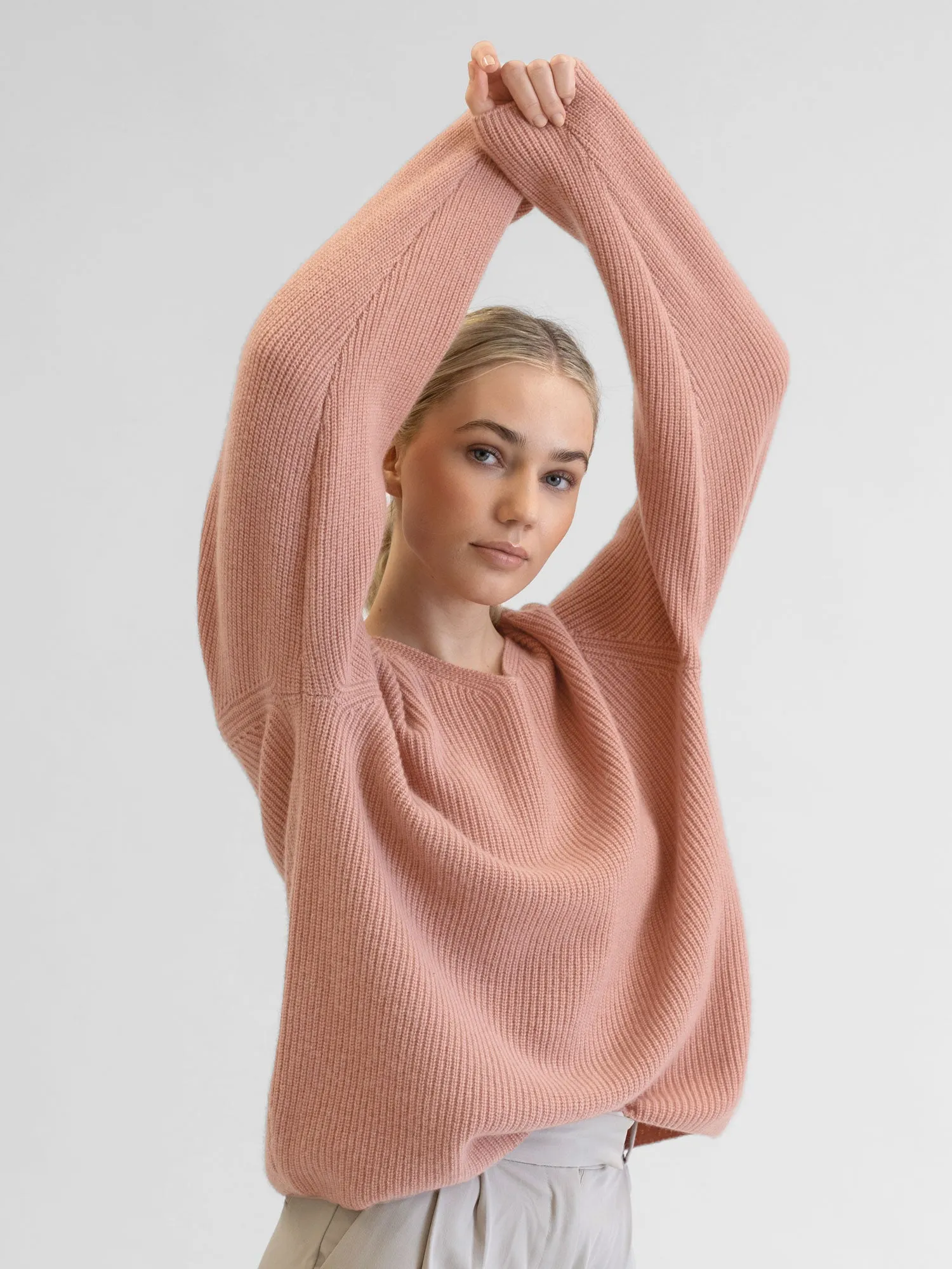 Cashmere sweater "Maya" - peachy pink