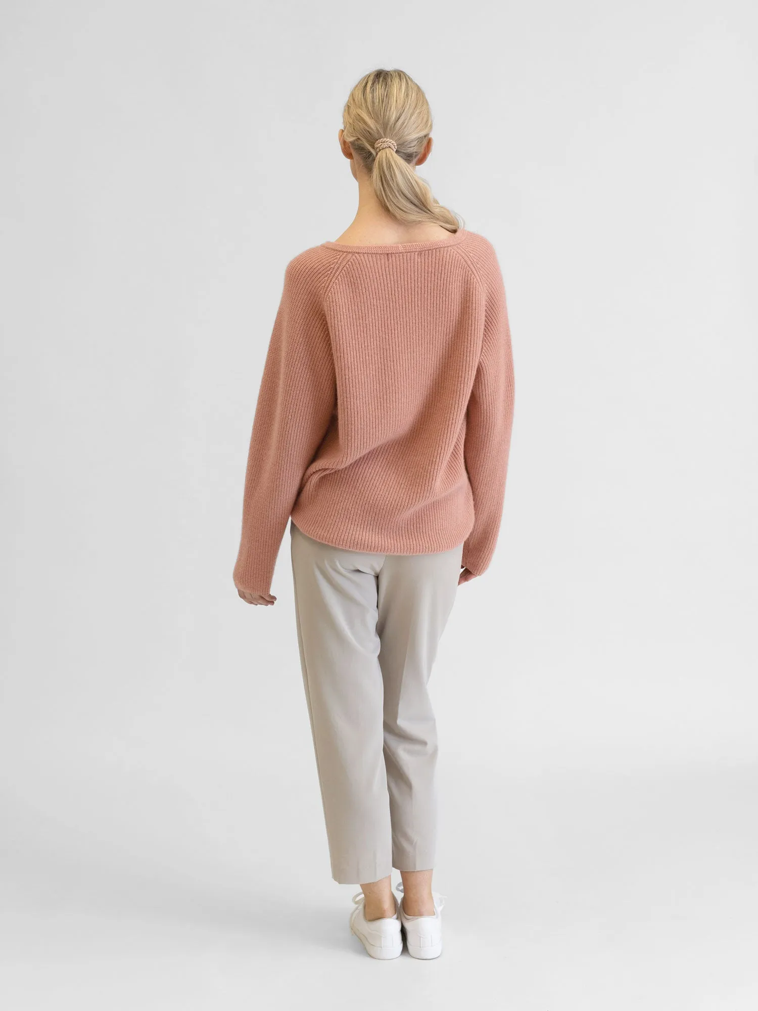 Cashmere sweater "Maya" - peachy pink