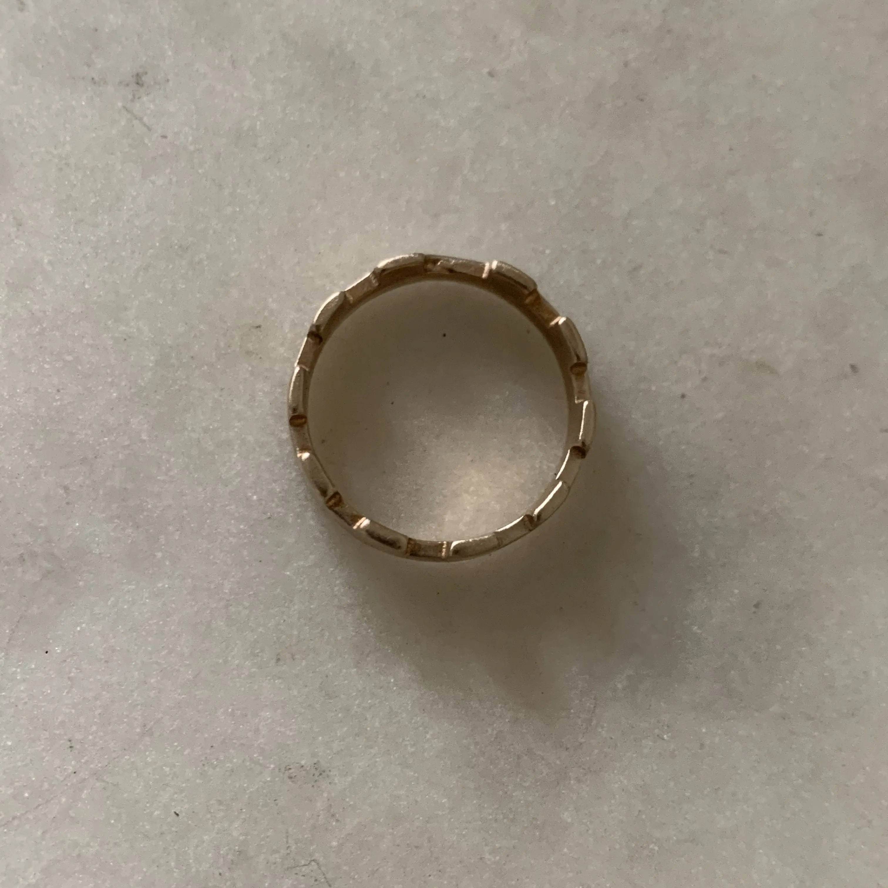 CRENELLATED RING