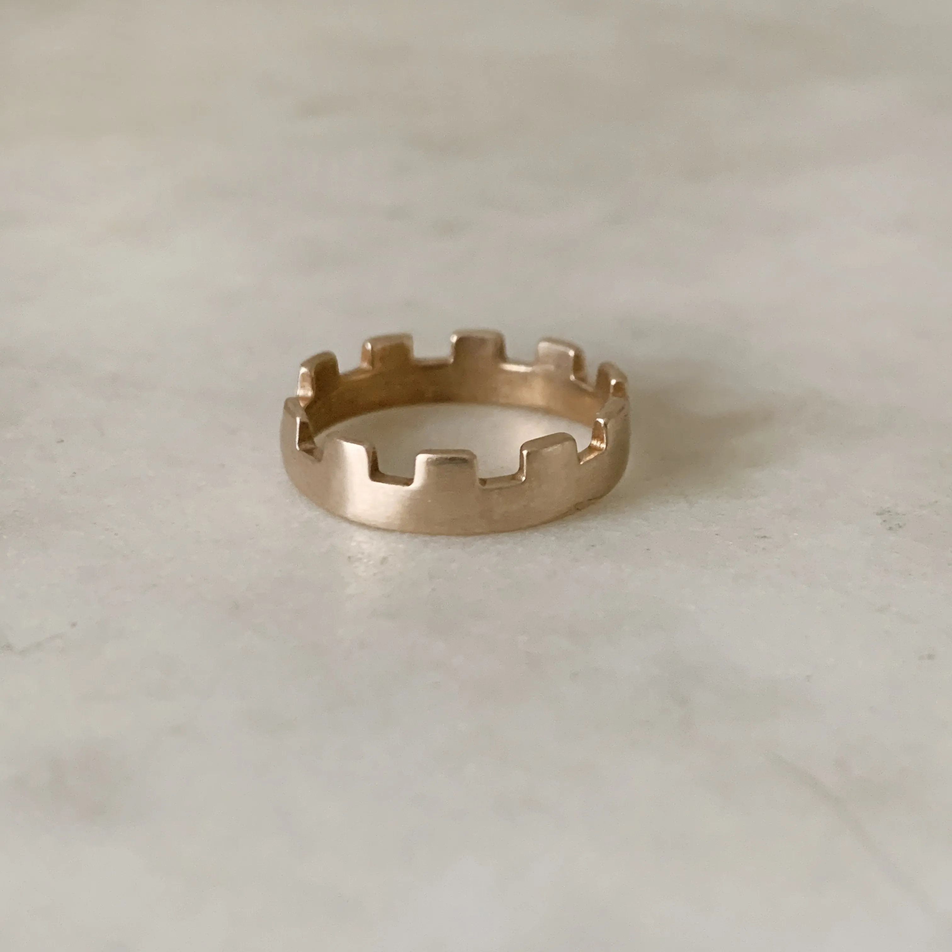 CRENELLATED RING