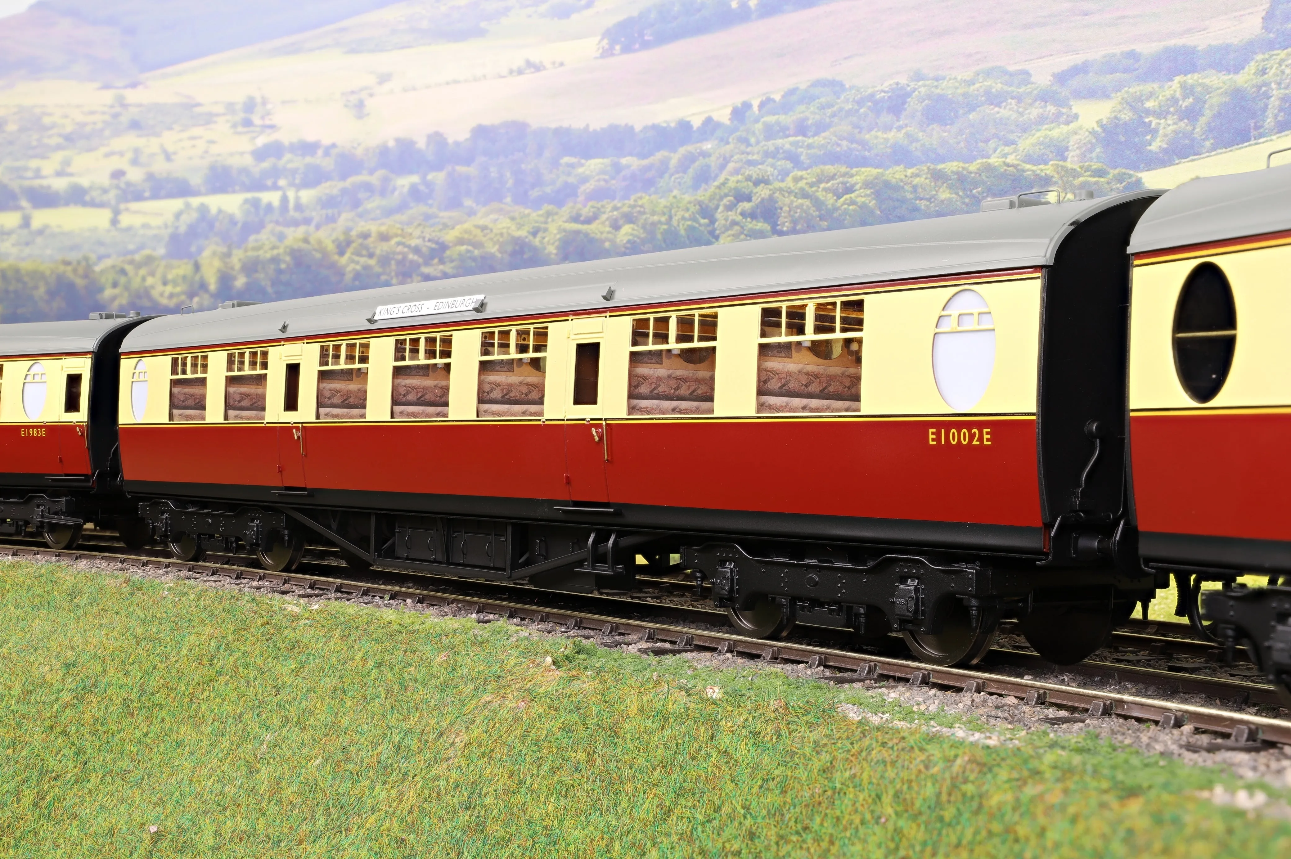 Darstaed D24-ELZ-1 Finescale O Gauge BR (Ex-LNER) Thompson 'The Elizabethan' 11-Coach Set, Limited Edition