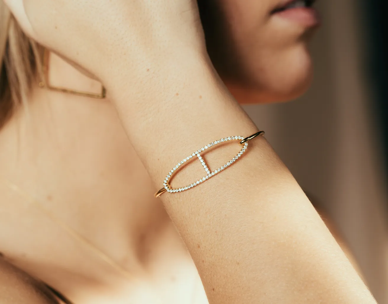 Kingston Buckle Bangle | Diamond