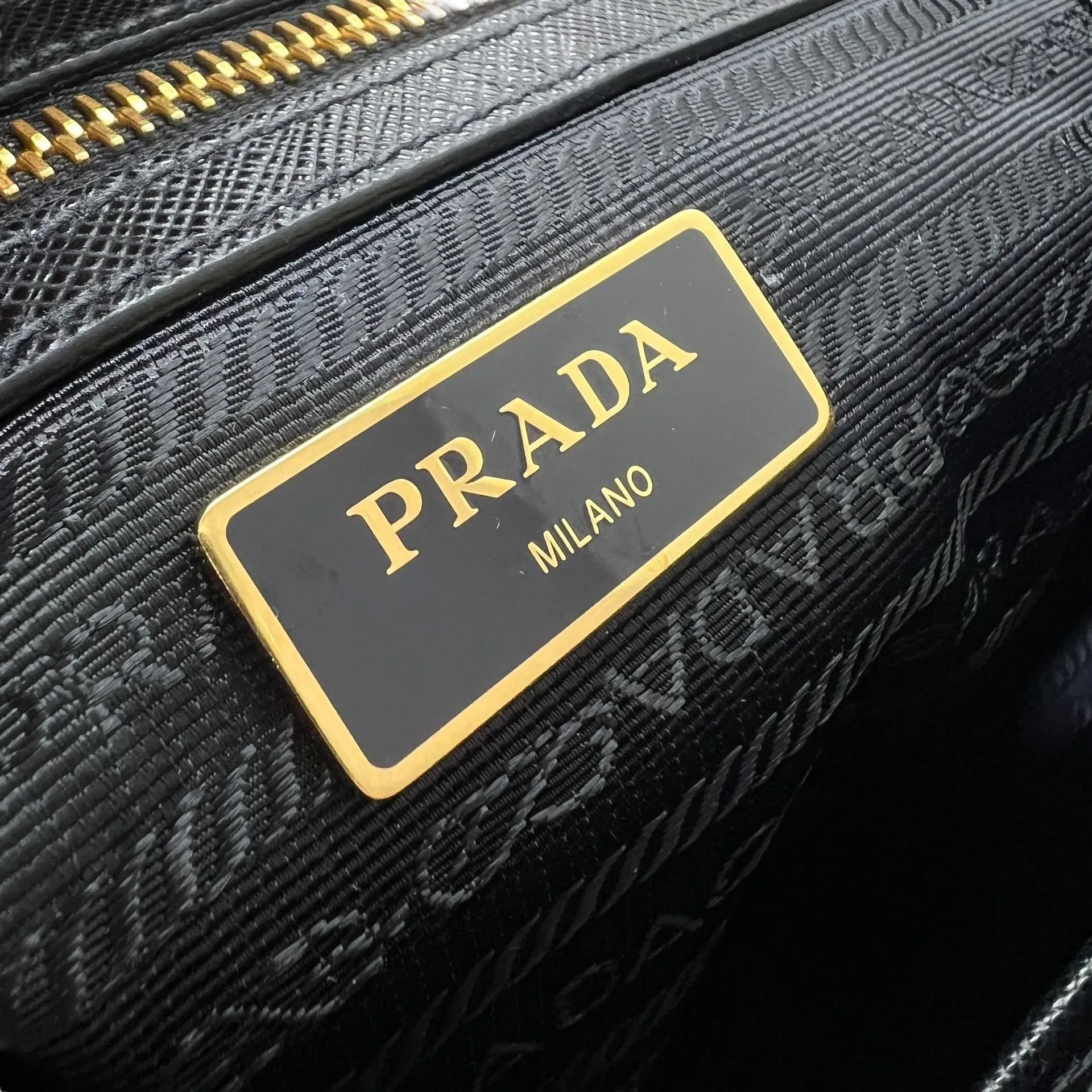 PRADA BORSA CON TRACOLLA NYLON E SAFFIANO