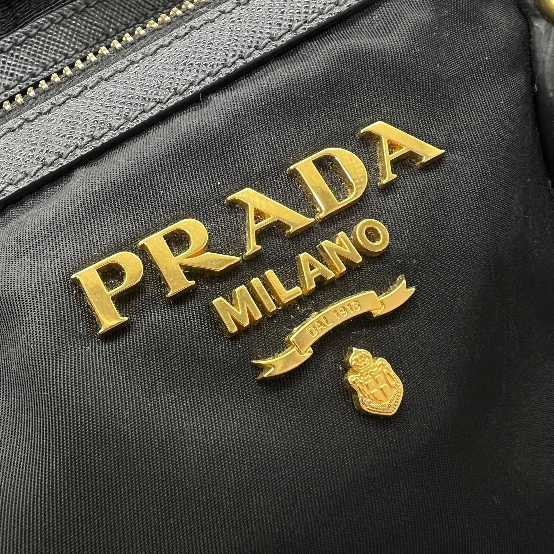 PRADA BORSA CON TRACOLLA NYLON E SAFFIANO