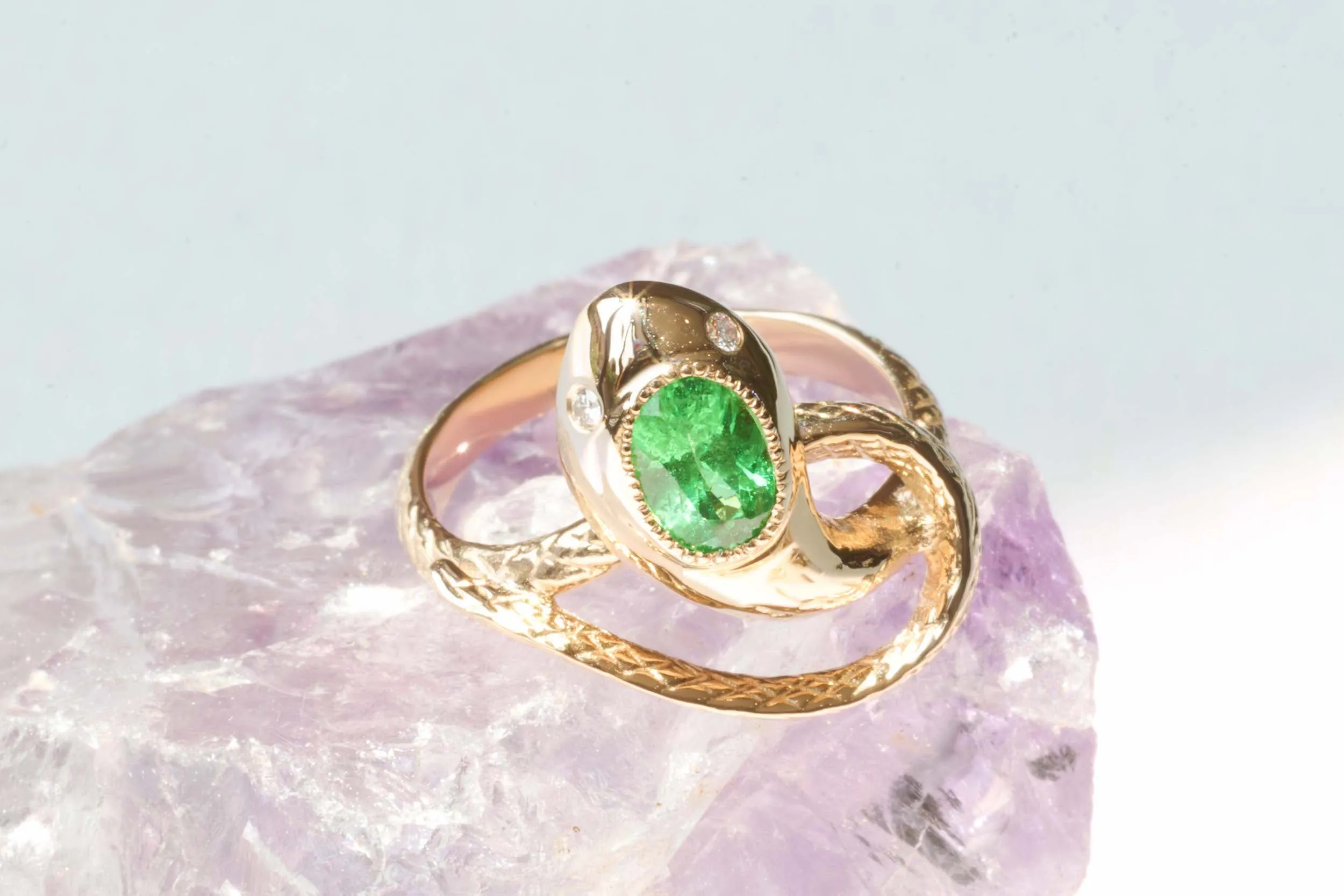 Serpentes Ring / Tsavorite and Diamonds